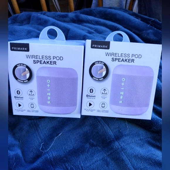 2 Wireless Speaker Pods - Picture 1 of 4